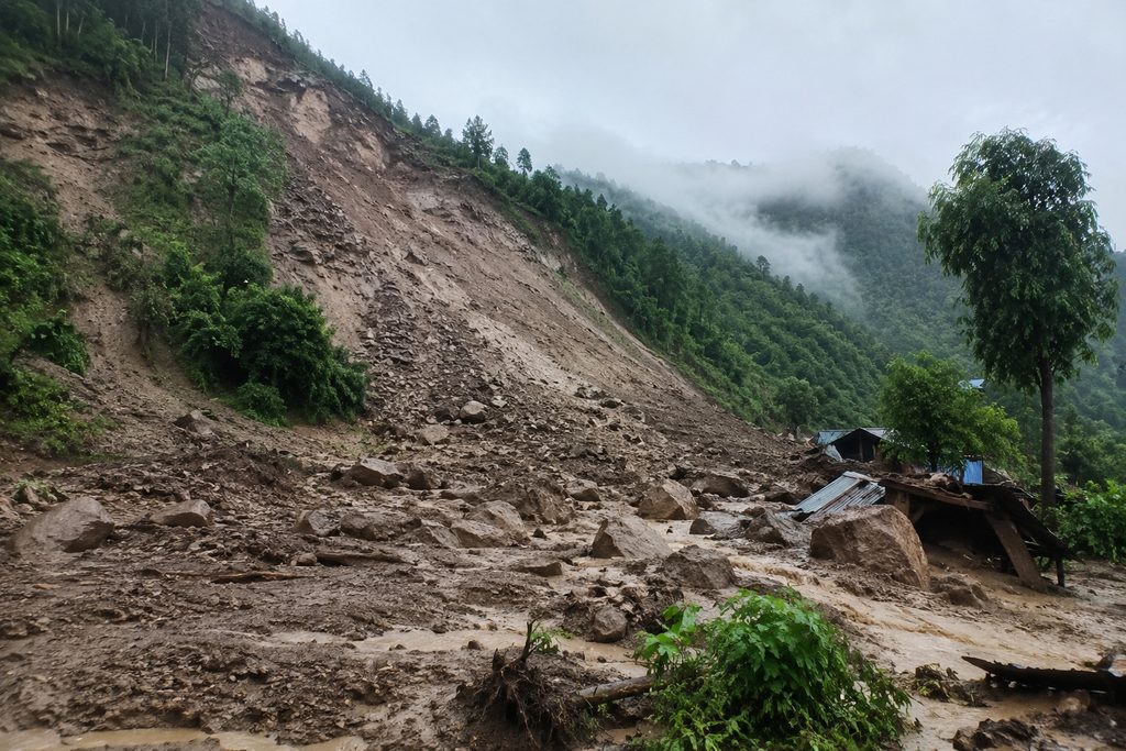 पहिरोपछि कान्ति लोकपथ पूर्ण रूपमा बन्द