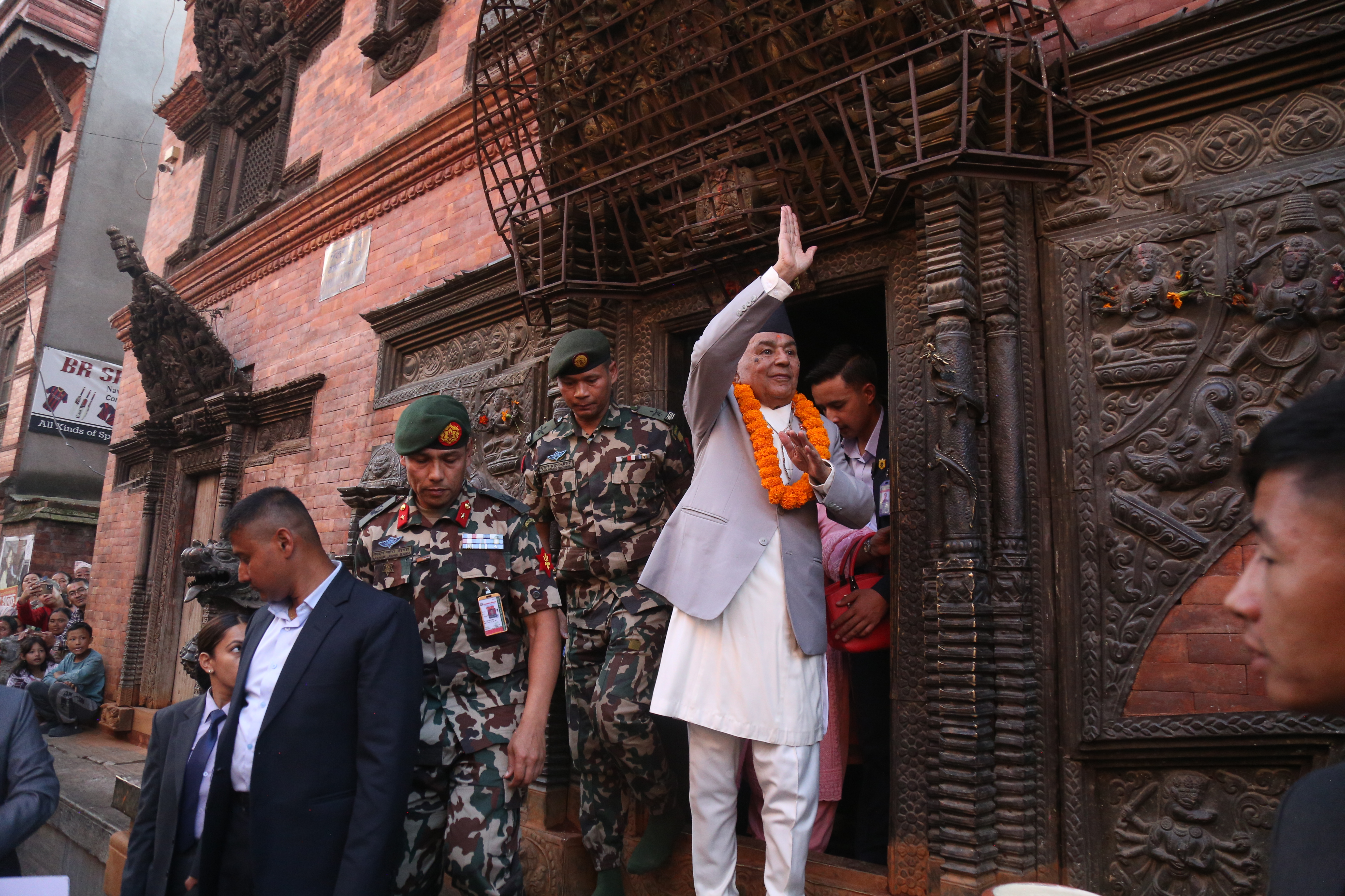राष्ट्रपतिद्वारा पौडेलद्वारा नवदुर्गाको विशेष पूजा तथा प्रसाद ग्रहण
