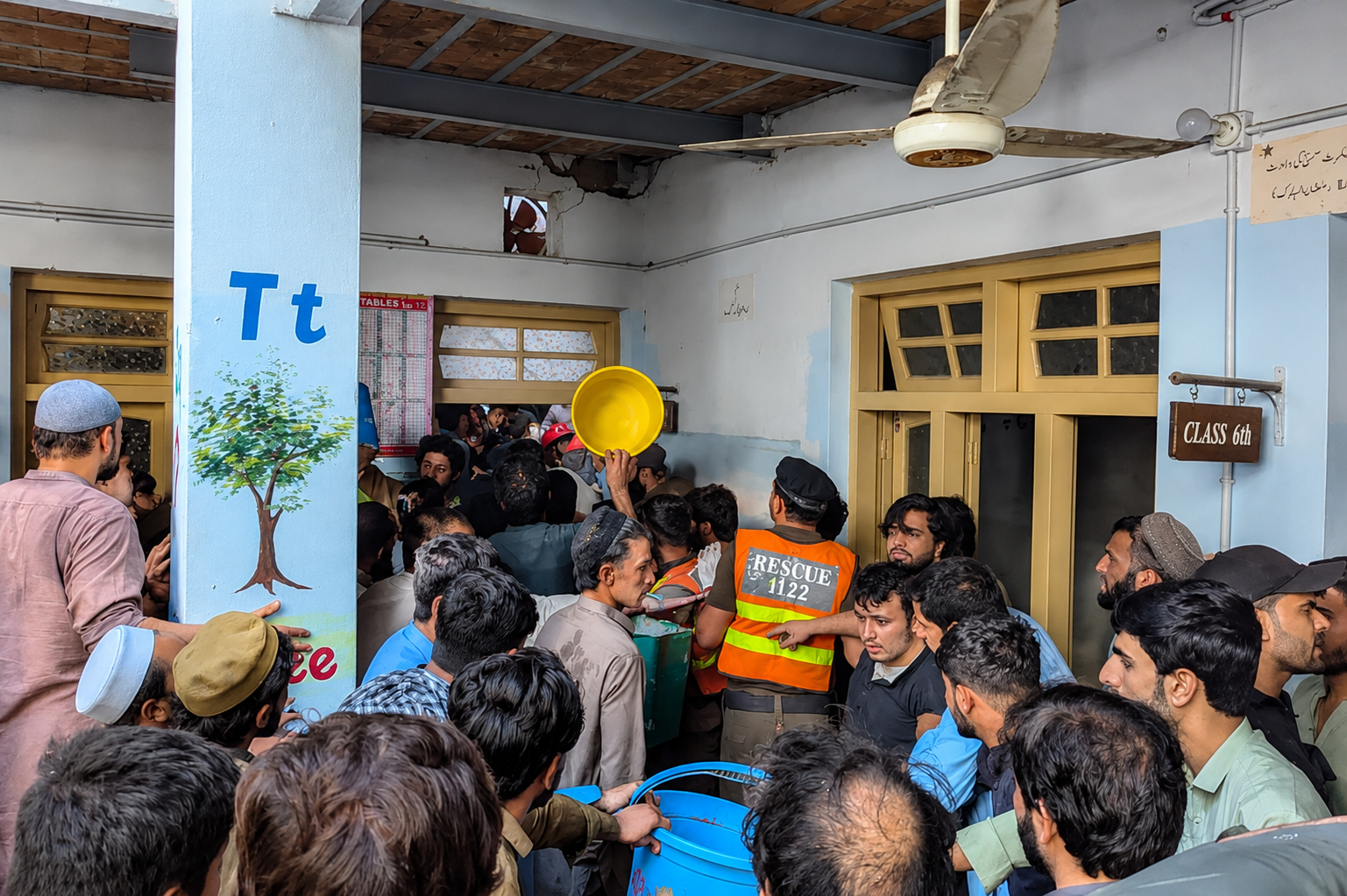 पाकिस्तानमा विद्यालयको छाना खस्दा कम्तिमा २१ बालबालिकाको मृत्यु