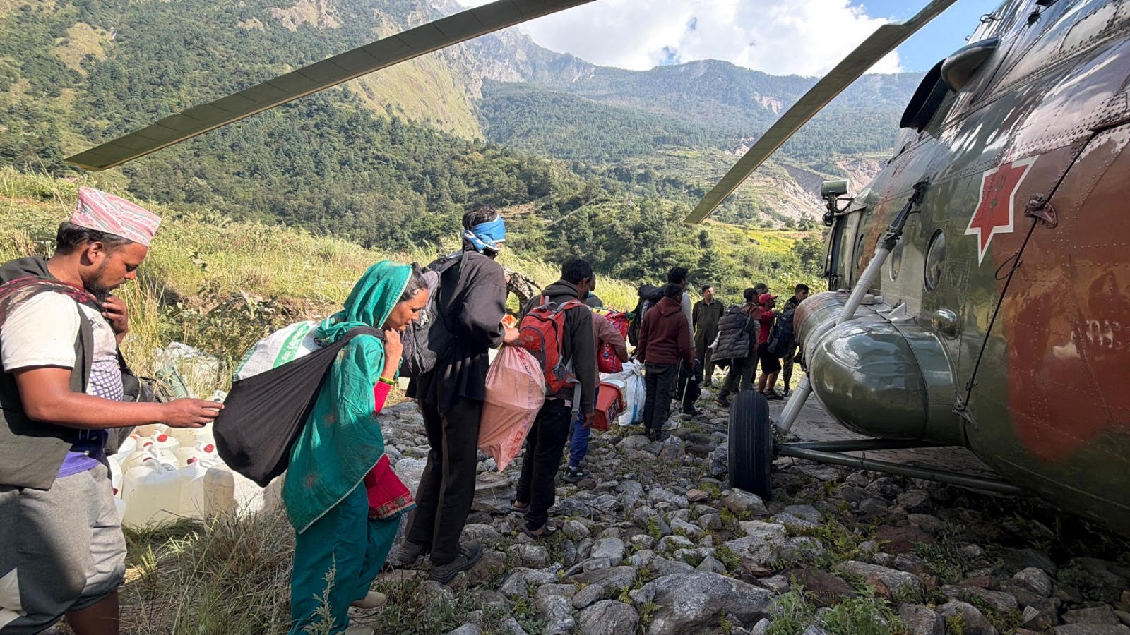 बूढीगण्डकी बाढी प्रभावित क्षेत्रबाट एक हजार बढीको हेलि उद्धार