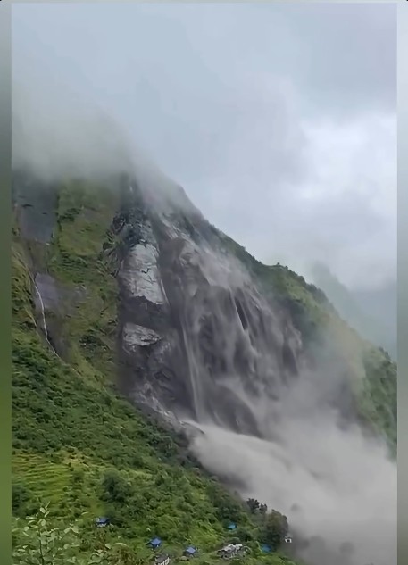पहिरोले चौलानी नदी आधा थुनियो, तटीय क्षेत्रमा उच्च सतर्कता